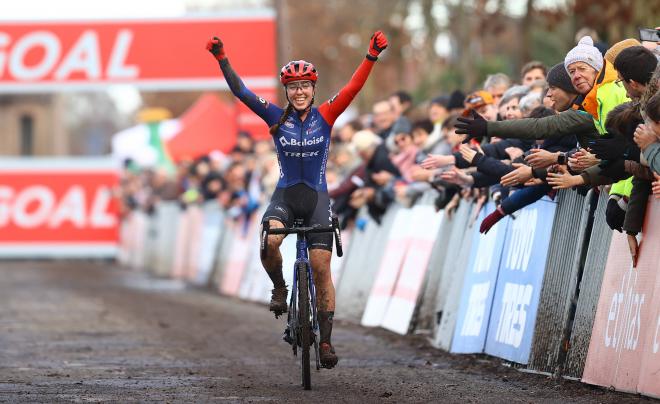Shirin Van Anrooij, ganadora de la Copa del Mundo de ciclocrós (Foto: Cordon Press).