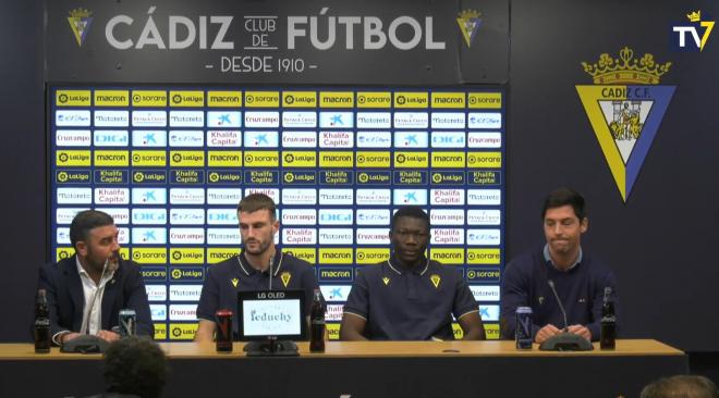 Presentación de Raúl Parra y Youba Diarra con el Cádiz.