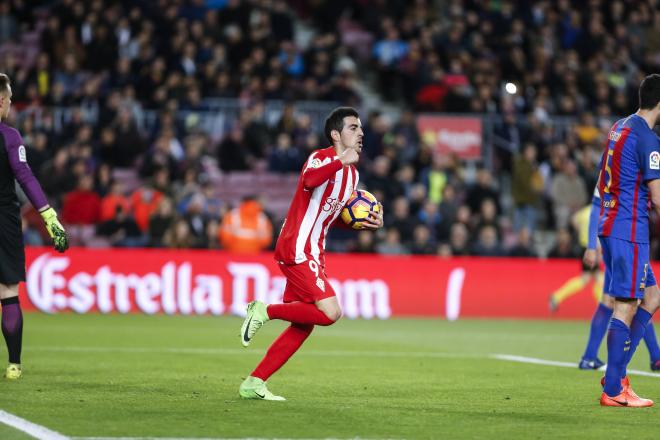 Carlos Castro marca gol al Barcelona (Foto: CordonPress).