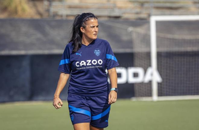 Natalia García, entrenadora del VCF Femenino B
