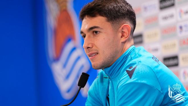 Martín Zubimendi en rueda de prensa. (Foto: Real Sociedad)