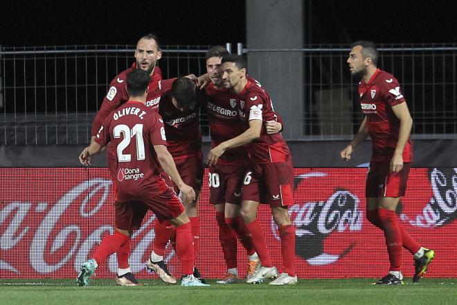 El Papu Gómez celebra su gol ante el Getafe con sus compañeros