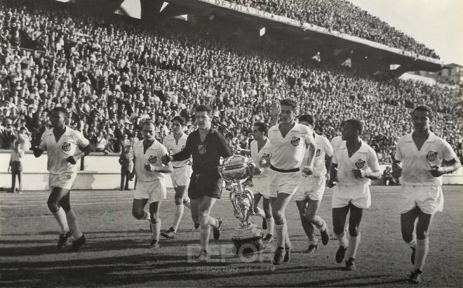 Pelé en Riazor ganando el Teresa Herrera de 1959 (Foto: archivo RCD)