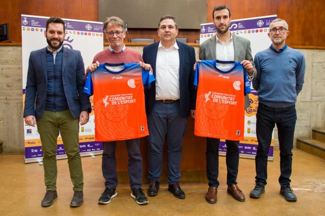 Las instituciones autonómicas reciben a las selecciones de balonmano de la Comunitat Valenciana