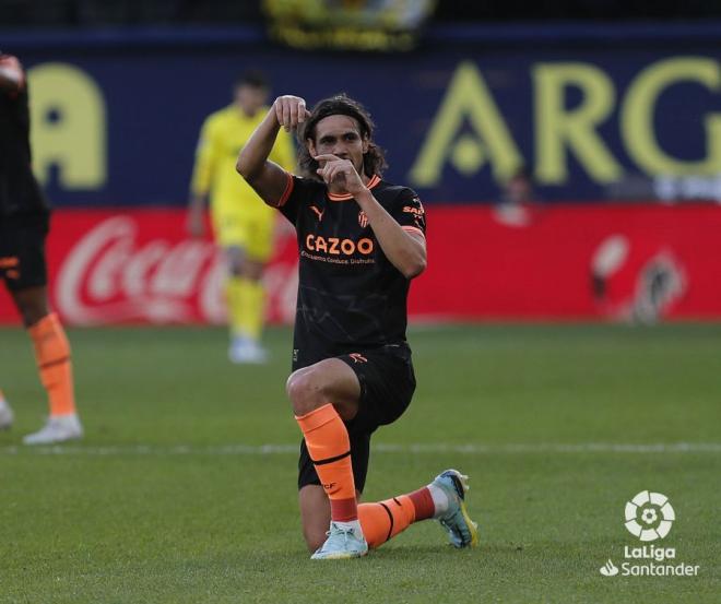 Cavani celebra su último gol ante el Villarreal en La Cerámica. (Foto: LaLiga)