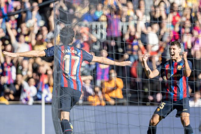 Marcos Alonso celebra su gol ante el Espanyol (Foto: Cordon Press).