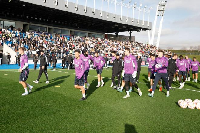 Entrenamiento del Real Madrid a puerta abierta en Valdebebas (Foto: RM).