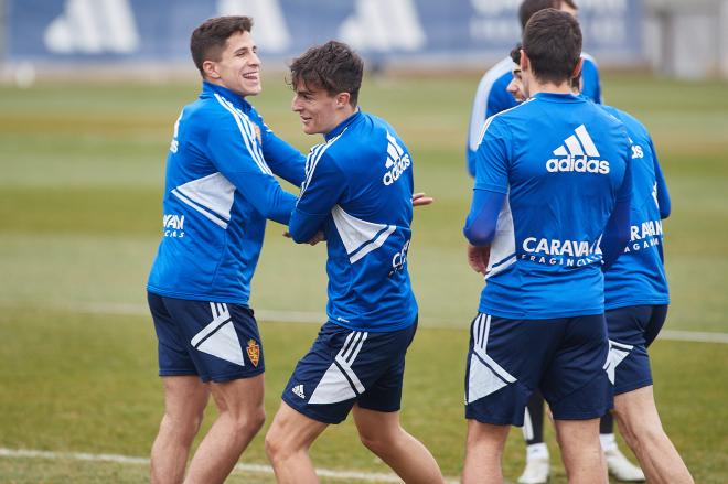 Simeone y Francés bromean en el entrenamiento del Real Zaragoza(Foto: Daniel Marzo).
