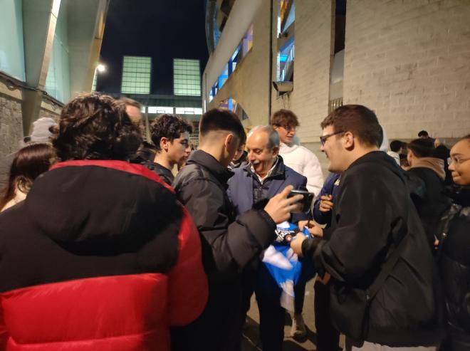 Antonio Couceiro a la salida de Riazor tras la presentación de Lucas Pérez