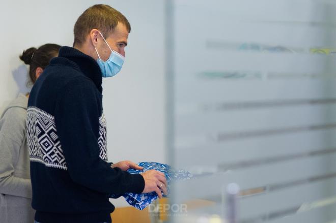 Álex Bergantiños en la visita del Deportivo al Hospital Materno Infantil (Foto: RCD)