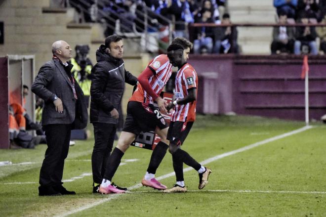 Thior deja paso a Martínez-Losa en el encuentro de Copa de la UD Logroñés (Foto: Giovanni Batista).