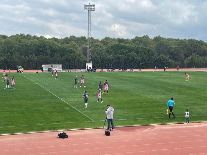 Una jugada del amistoso entre el Málaga y el Winterthur en Coín (Foto: María Naranjo).