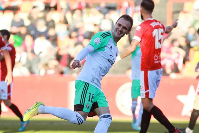 Kike García celebra su gol en el Nástic-Osasuna (Foto: CAO).