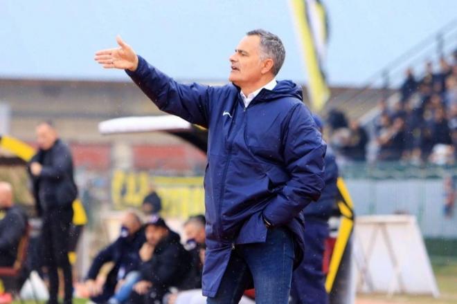 El entrenador del CD Ibiza Manu Calleja durante un partido (Foto:EFE)