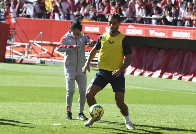 Badé, en su primer entrenamiento con Sampaoli (Foto: Kiko Hurtado).