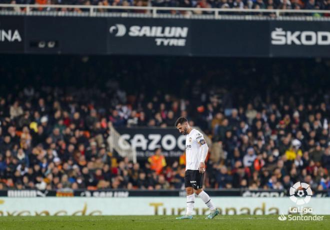 Gayà, cabizbajo por el partido ante el Cádiz (Foto: LaLi