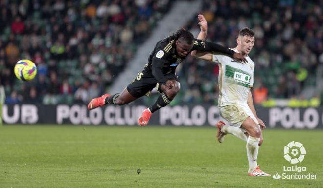 Aidoo ante el Elche en el Martínez Valero. (Foto: LaLiga)