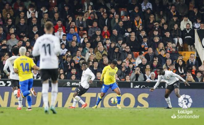 'Choco' Lozano ante el Valencia en Mestalla. (Foto: LaLiga)