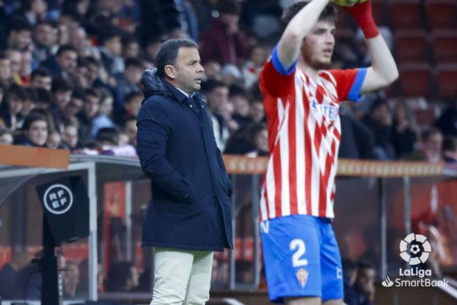 Calleja, durante el Sporting-Levante (Foto: LaLiga).