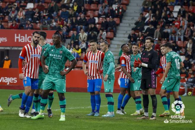 Lance del Sporting-Levante. (Foto: LaLiga)