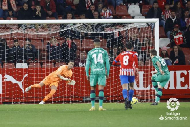 Penalti de Montiel ante el Levante (Foto: LaLiga).