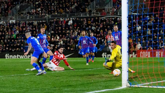 El getxotarra Oier Zarraga marca en la Copa ante el CD Eldense (Foto: Athletic Club).