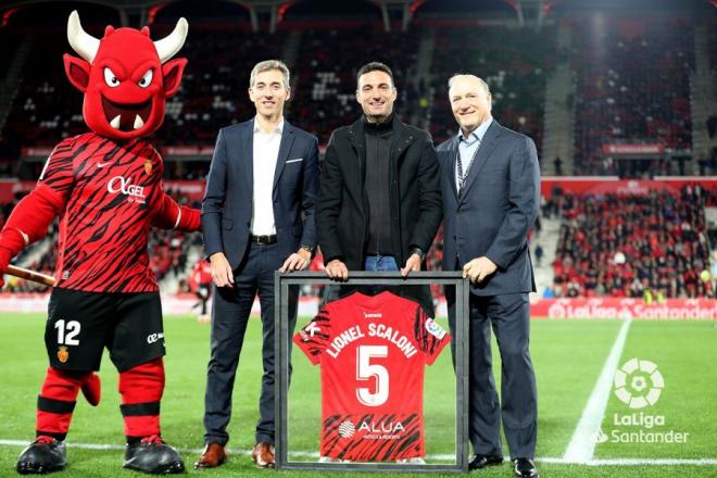 Homenaje a Scaloni en la previa del Mallorca-Valladolid (Foto: LaLiga).