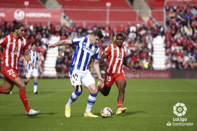 Sorloth ante el Almería en el estadio de los Juegos del Mediterráneo. (Foto: LaLiga)