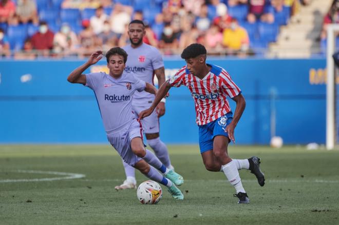 Óscar Ureña, frente al Barça (Foto: @Girona FC).