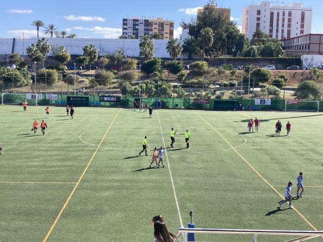 Una jugada del Unión Viera-Málaga Femenino (Foto: @CFUNIONVIERA).