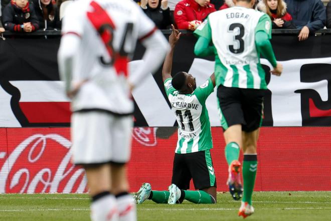 Luiz Henrique celebra su gol al Rayo (Foto: EFE)