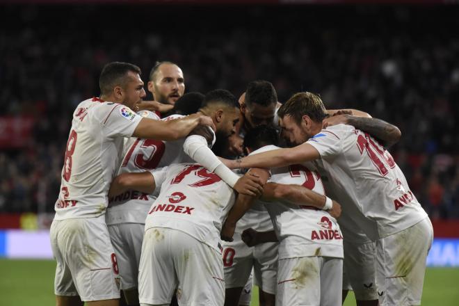 El Sevilla celebra el gol de Acuña al Getafe (Foto: Kiko Hurtado).