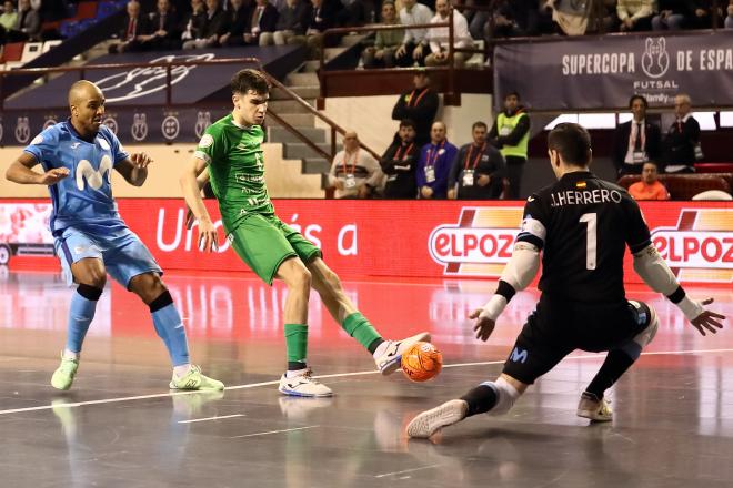 Un lanzamiento en el Movistar Inter-UMA Antequera de la Supercopa de España.