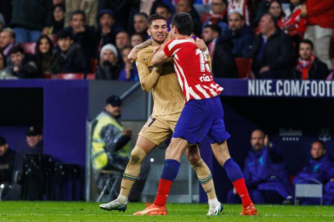 Pelea entre Ferran Torres y Savic en el Atlético-Barcelona (Foto: Cordon Press).