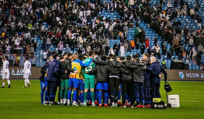 La piña final del Valencia CF tras la derrota en las semifinales de la Supercopa de España (Foto: VCF).