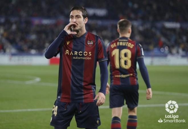 Campaña ante el Granada en el Ciutat. (Foto: LaLiga).