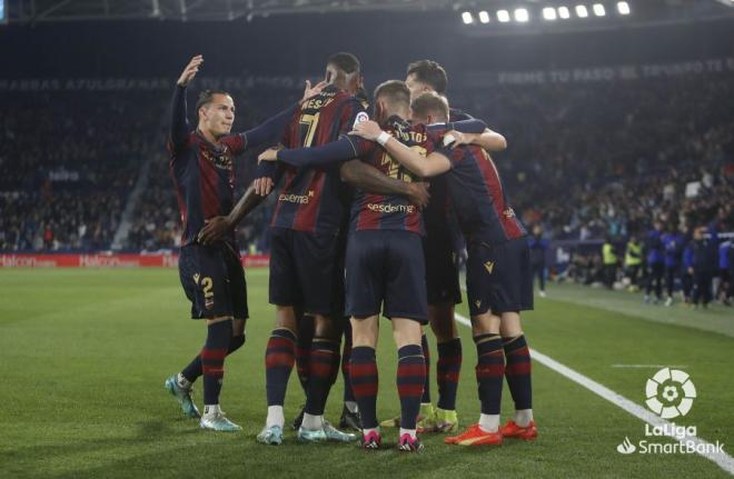 Celebración de gol ante el Granada en el Ciutat. (Foto: LaLiga).