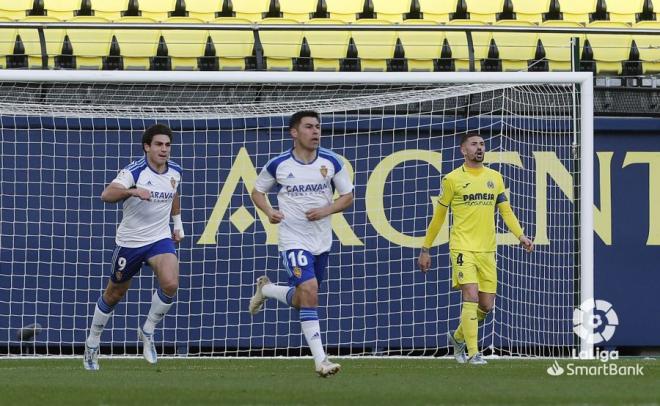 Azón celebra su gol en el Villarreal B-Real Zaragoza (Foto: LaLiga).