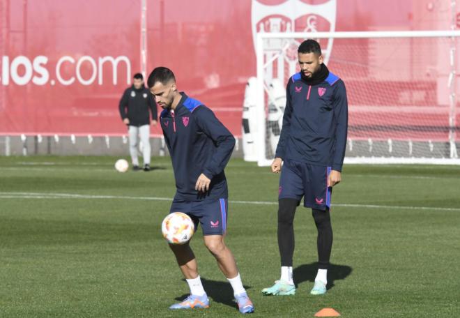 Suso y En-Nesyri, en el entrenamiento posterior al partido de Girona (Foto: Kiko Hurtado).