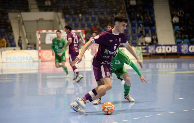 Una jugada del Osasuna Magna-UMA Antequera.