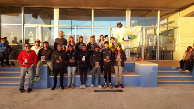 Componentes del CN Sevilla de la prueba de Windsurf (Foto:CN Sevilla)