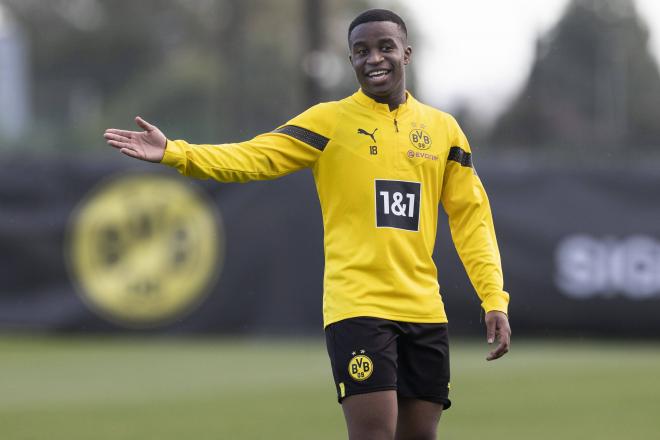 Moukoko entrenando con el Borussia Dortmund (Foto: Cordon Press).
