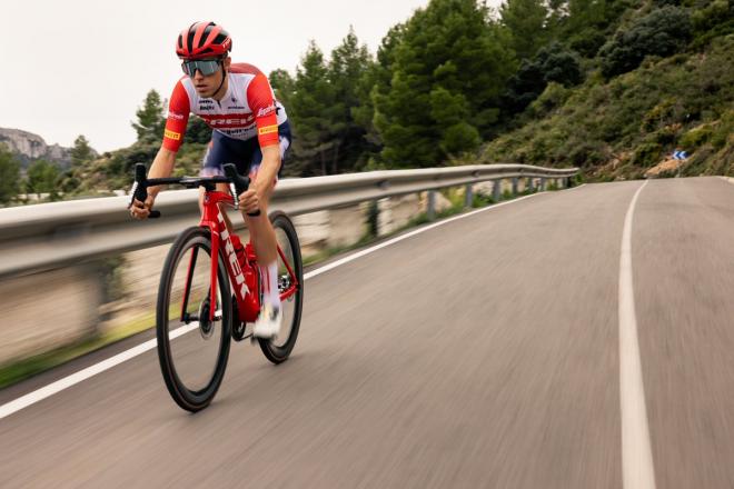 Juanpe López entrenando la Vuelta a Andalucía (Foto: TrekSegafredo).