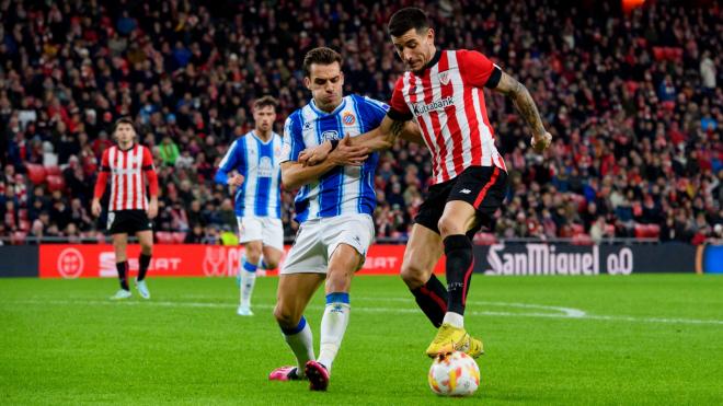 Yuri controla un balón en el Athletic-Espanyol de Copa (Foto: Athletic Club).