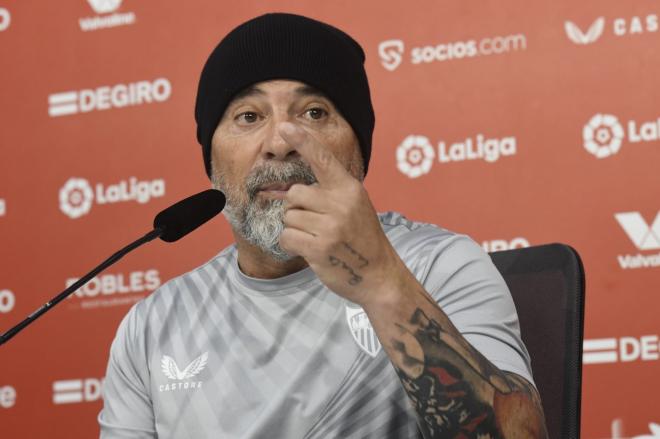 Jorge Sampaoli, entrenador del Sevilla, en sala de prensa (Foto: Kiko Hurtado).