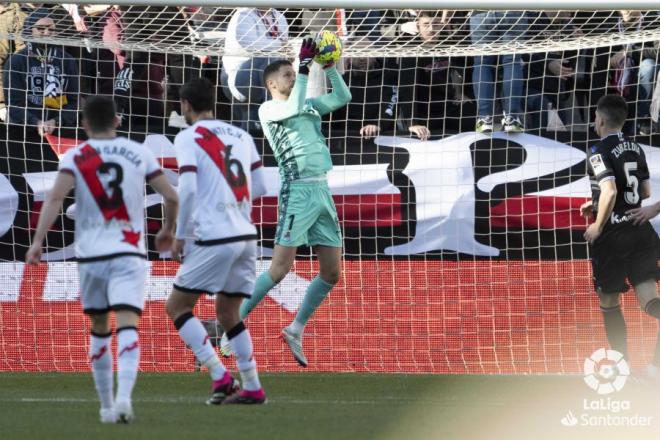 Álex Remiro, durante el Rayo - Real Sociedad (Foto: LaLiga).