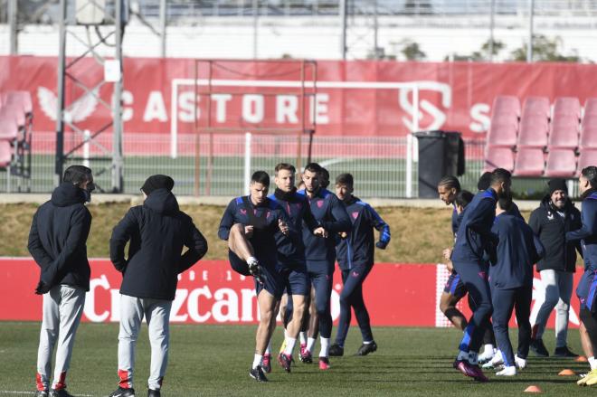 Imagen del entrenamiento del Sevilla este martes (Foto: Kiko Hurtado).