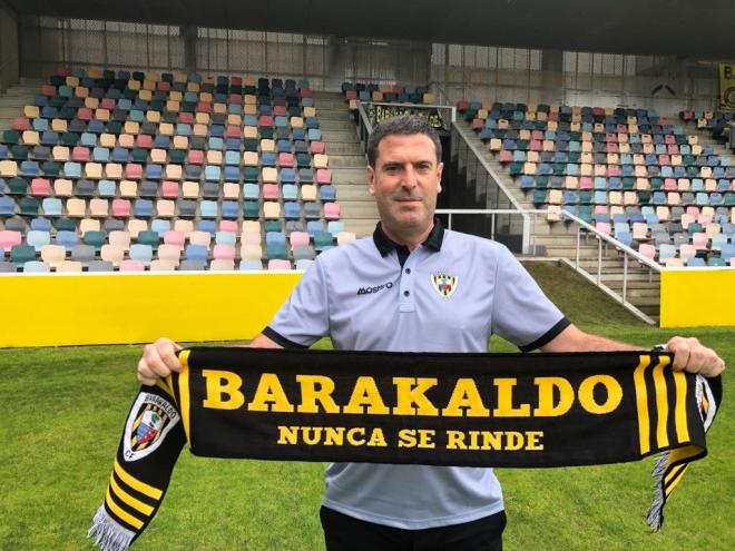 El técnico Imanol de la Sota, ex del Bilbao Athletic, quiere poner al Barakaldo CF en Primera RFEF con otro nuevo ascenso (Foto: Barakaldo CF).