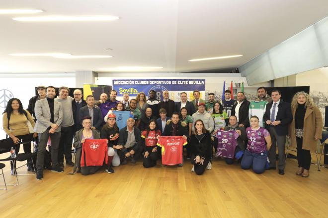 La asociación clubes sevillanos deporte élite con el Alcalde de Sevilla (Foto:Ayto Sevilla)