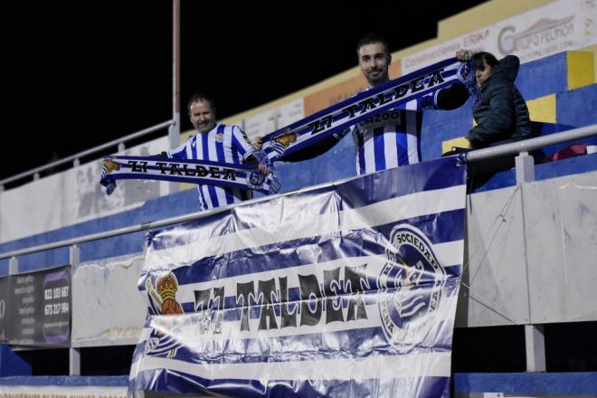 Aficionados de la Real Sociedad apoyando a la Real en Tenerife (Foto: Giovanni Batista).